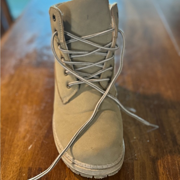 Khaki lace up boots. - Picture 2 of 4